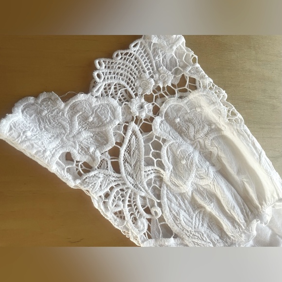 Chico’s White Blouse With Lace, Size 2 - Picture 5 of 8